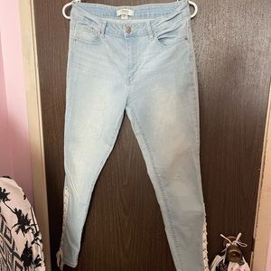 Hollister size 27. Light was skinny jeans.